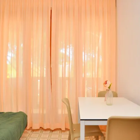 Welcoming Flat With Garden-view Terrace - Beahost